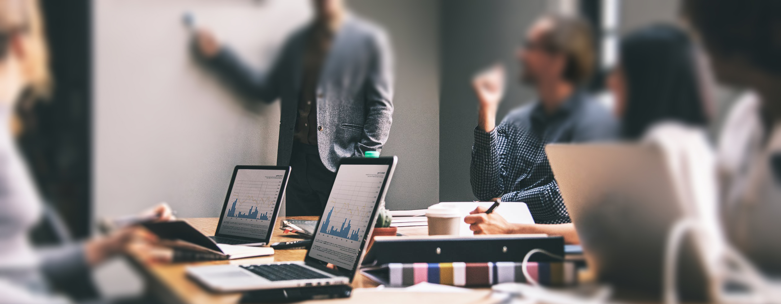 以技(jì)術(shù)研發為(wèi)先導、以引領市(shì)場(chǎng)為(wèi)目标、以全方位綜合服務為(wèi)支撐